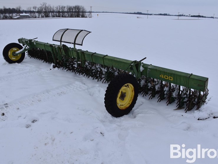 john-deere-400-image-1