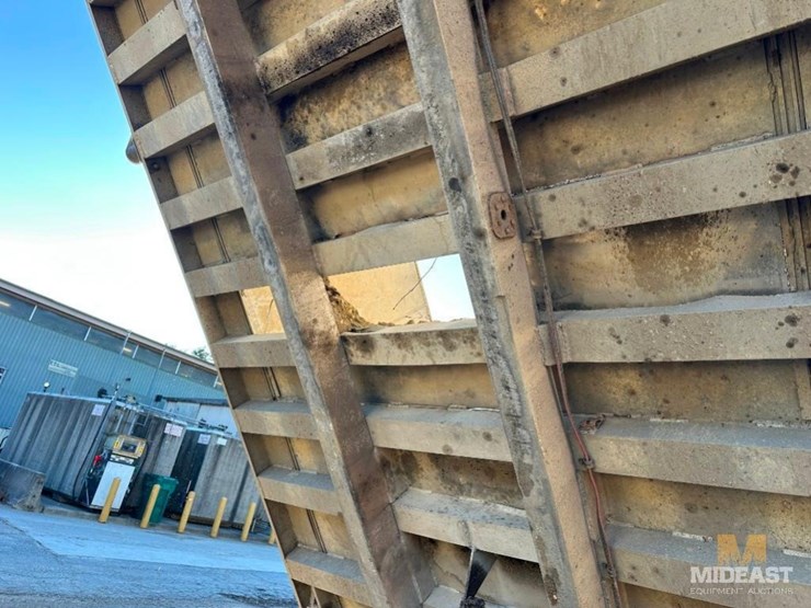 1999-mack-rd688-triaxle-dump-truck-image-17