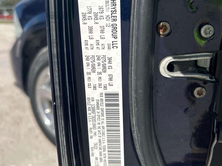 2013-ram-1500-crew-cab-pickup-truck-image-5