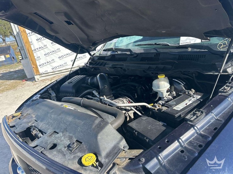 2013-ram-1500-crew-cab-pickup-truck-image-7