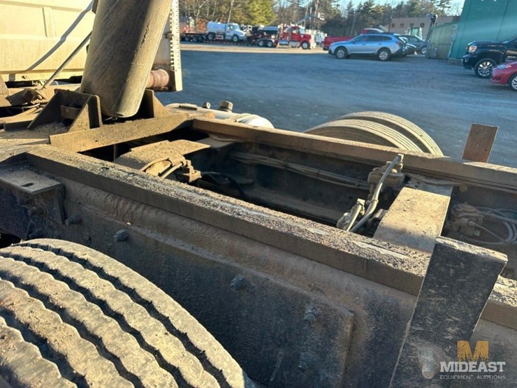1999-mack-rd688-triaxle-dump-truck-image-26