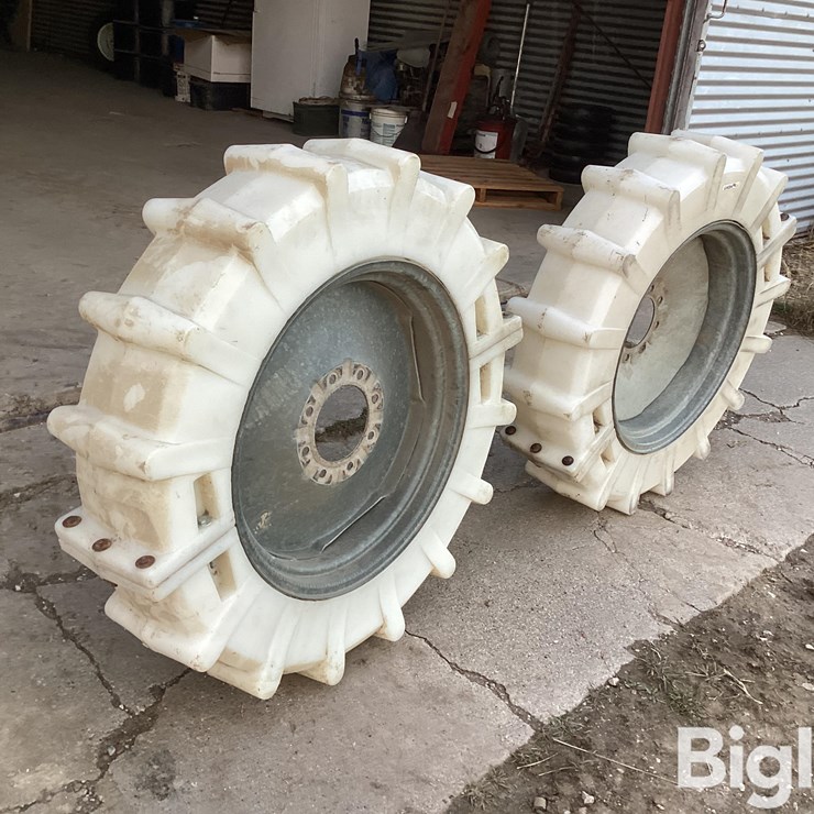 Mach 2 11.2x24 Airless Pivot Wheels