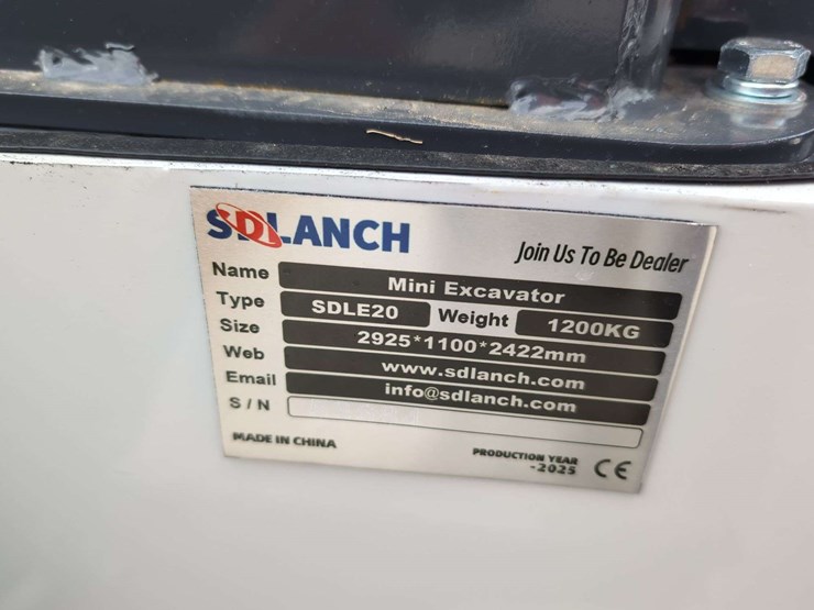 sdle20-mini-excavator---sd-launch-image-11