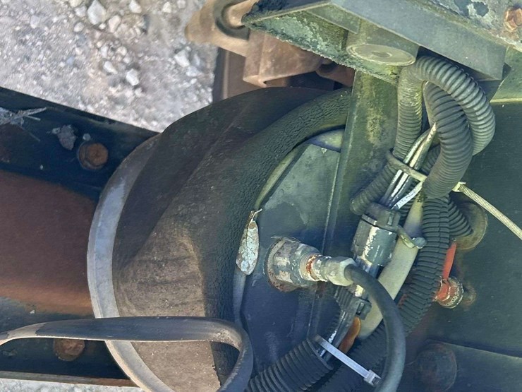 2000-freightliner-fl112-image-19