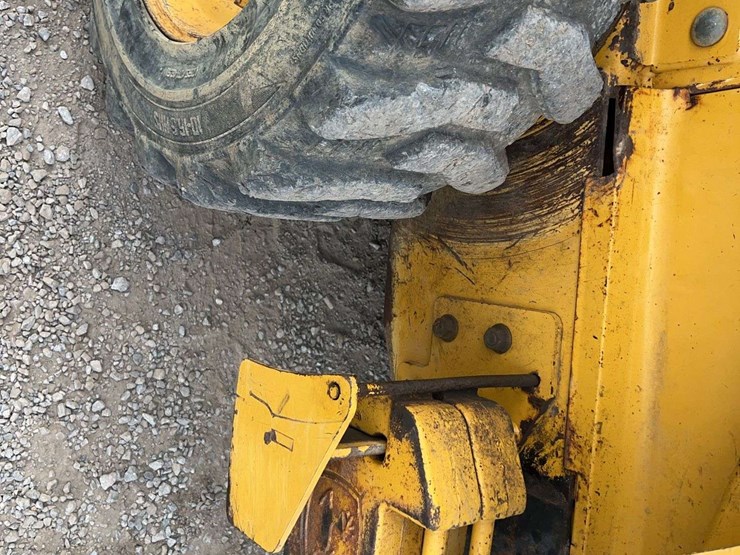 john-deere-317-image-33