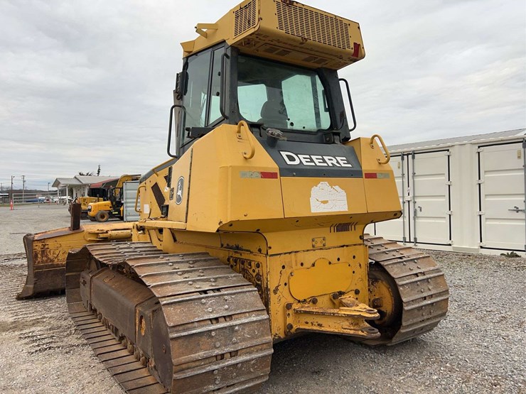 2007-deere-750j-image-24