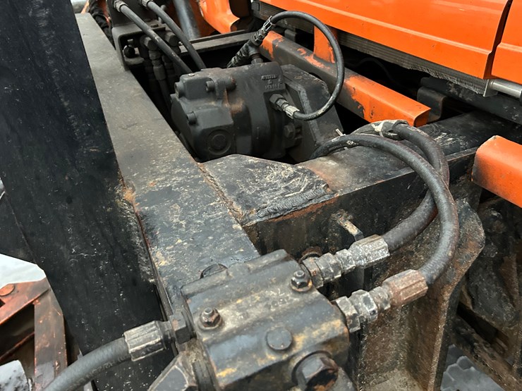 caterpillar-10-image-12