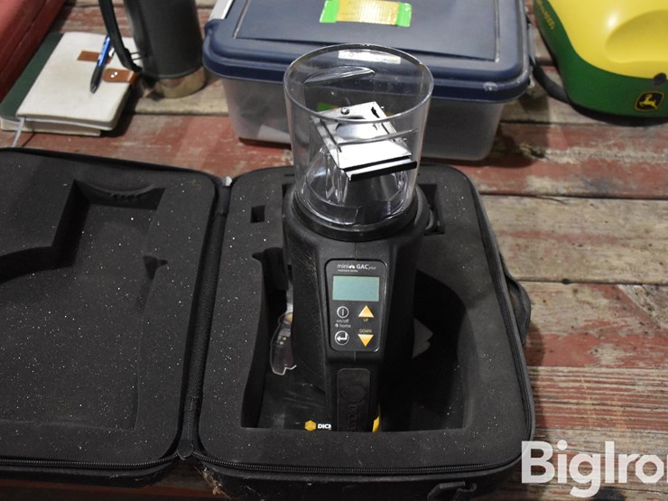 dickey-john-mini-gac-moisture-tester-image-1