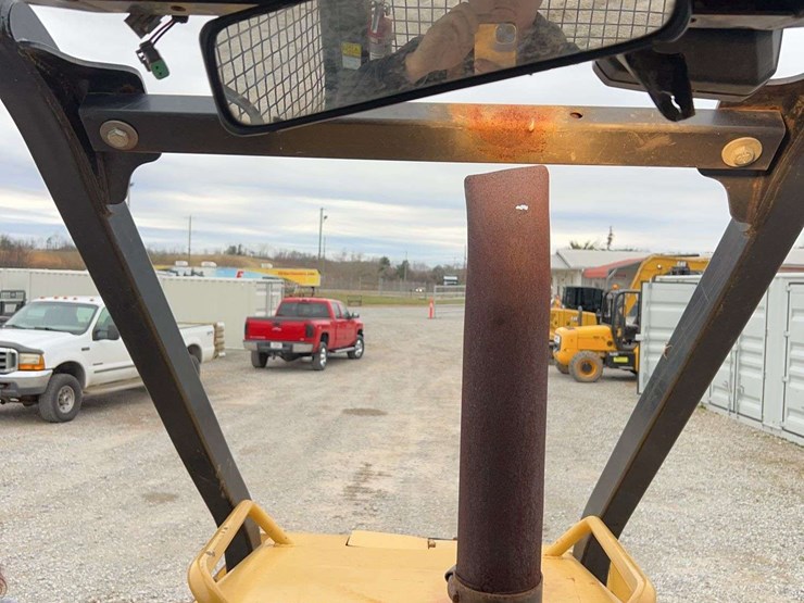 2015-caterpillar-d5k2-lgp-image-46