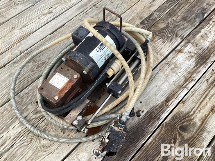 johnson-blue-fertilizer-pump-image-5