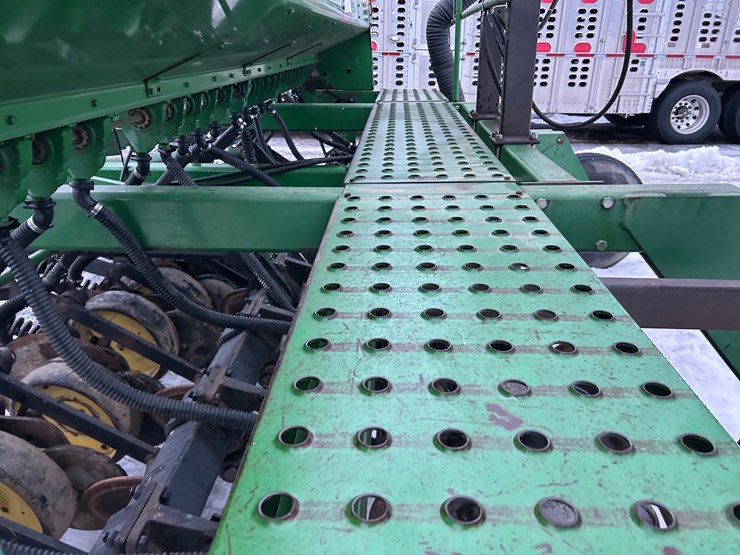 john-deere-750-image-16