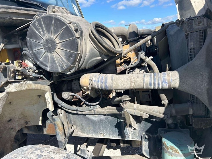 2000-freightliner-fl112-image-8