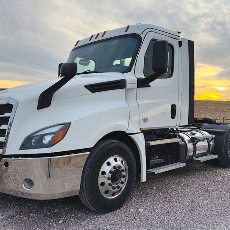 2023 FREIGHTLINER CASCADIA 126