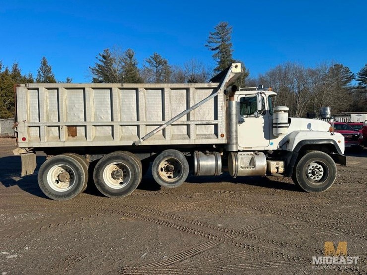 1999-mack-rd688-triaxle-dump-truck-image-9