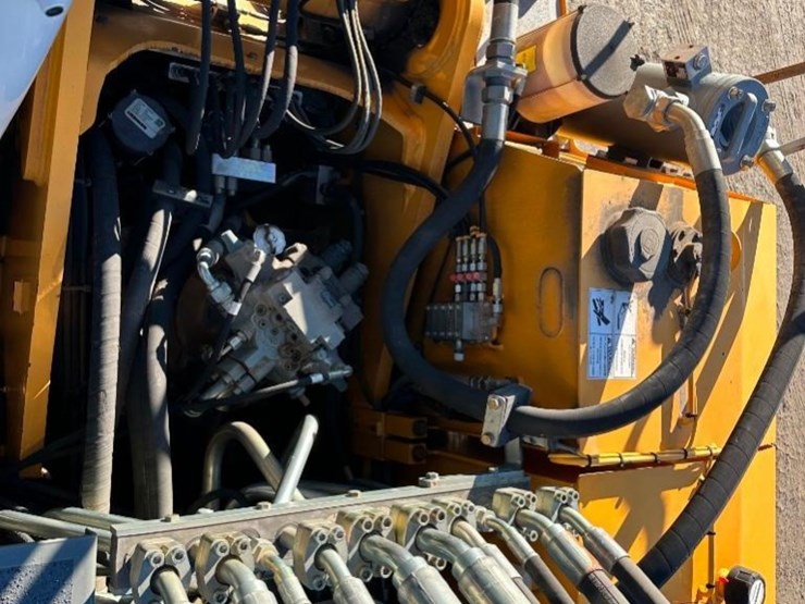 2012-liebherr-924c-wheeled-excavator-image-34