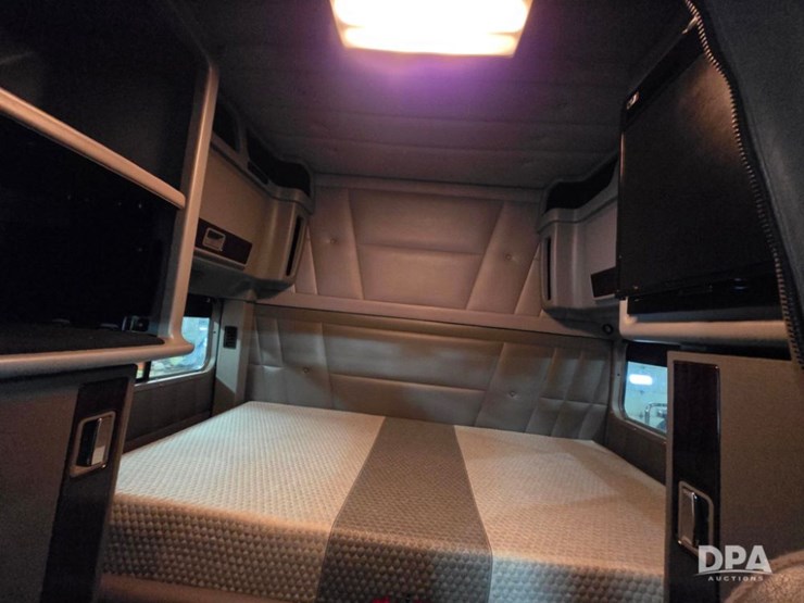 2023-peterbilt-389-image-20