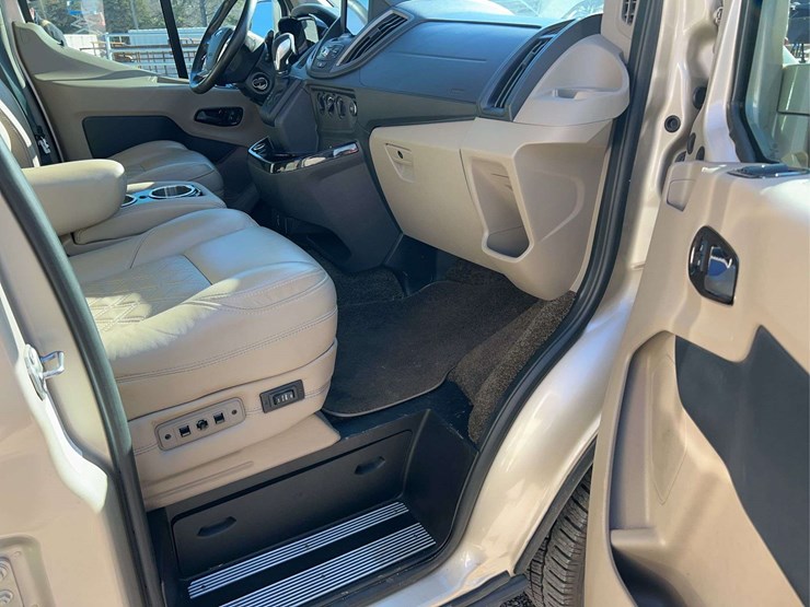 2019-ford-transit-image-12