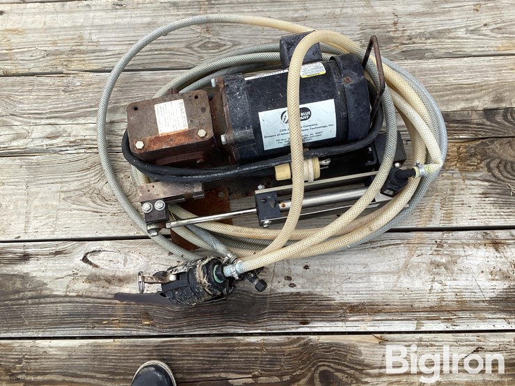 johnson-blue-fertilizer-pump-image-6