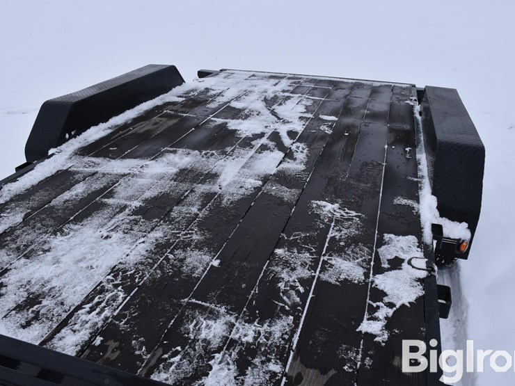 2015-load-trail-t/a-trailer-image-16