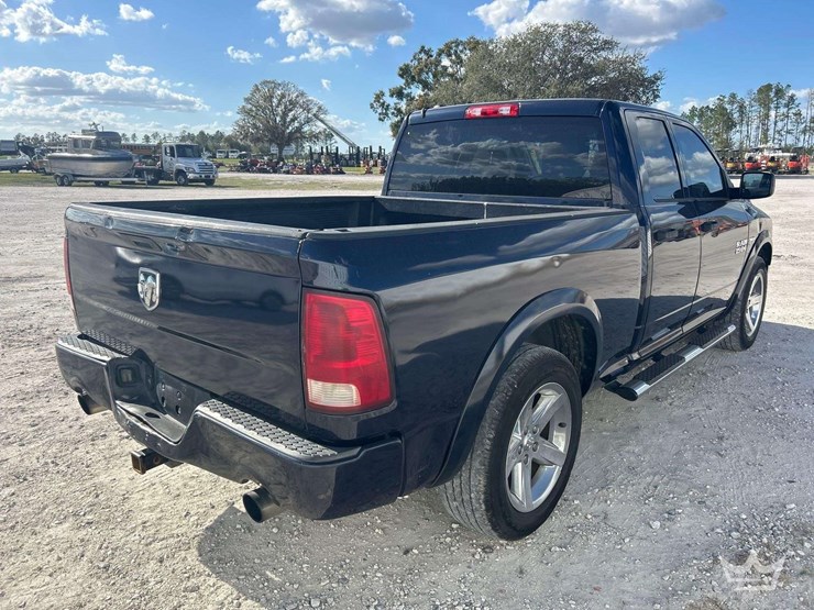 2013-ram-1500-crew-cab-pickup-truck-image-3