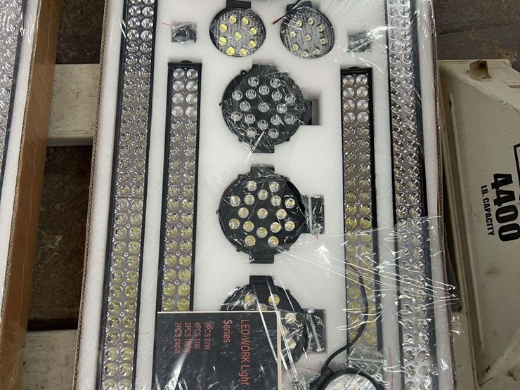 16pc-unused-led-worklights-image-1