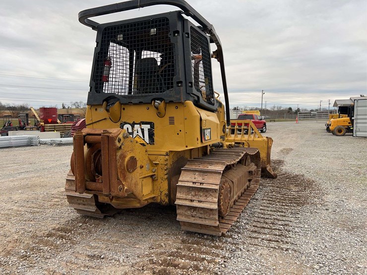 2015-caterpillar-d5k2-lgp-image-28
