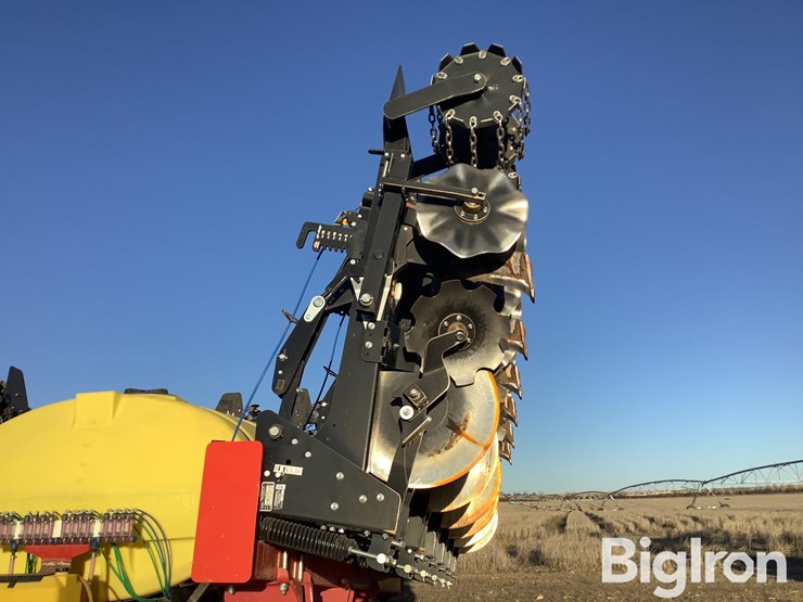 2012-krause-gladiator-16r30-strip-till-machine-image-16