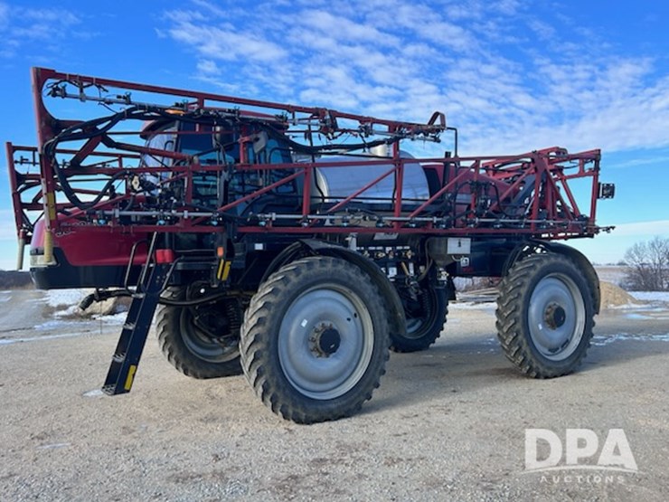 case-ih-patriot-3330-image-2