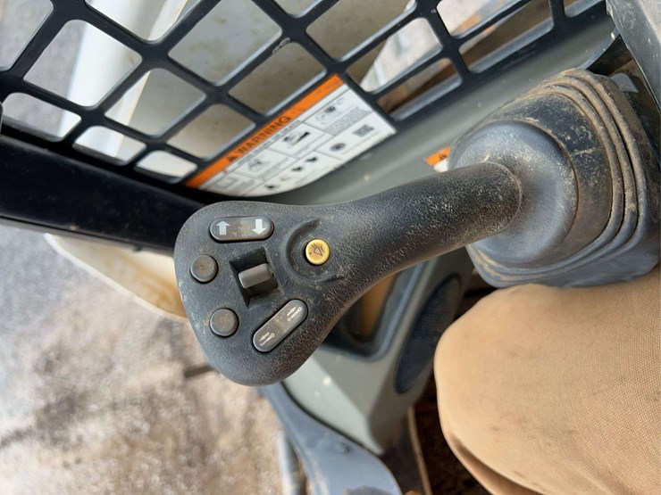 2019-bobcat-t770-image-36