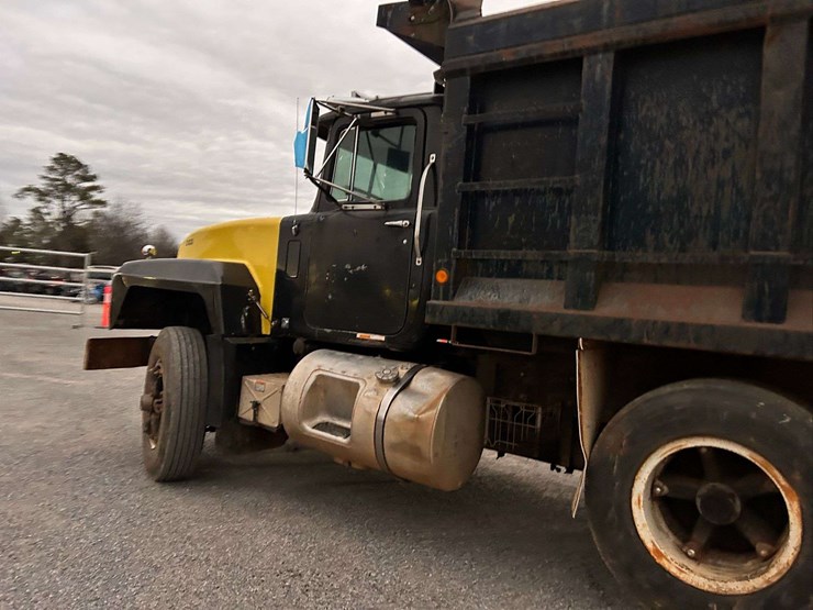 1995-mack-rd688s-image-24