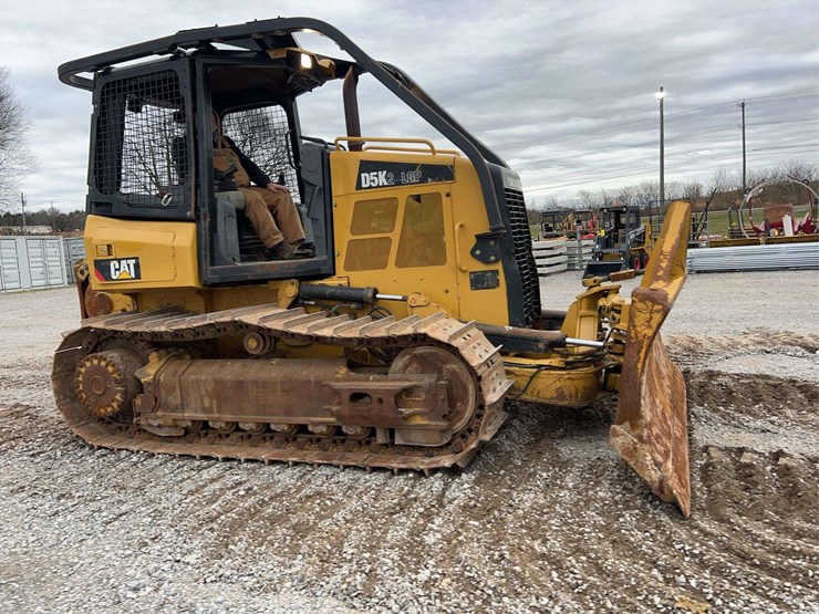 2015-caterpillar-d5k2-lgp-image-17