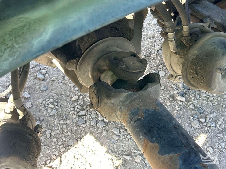 2011-freightliner-cascadia-113-image-19