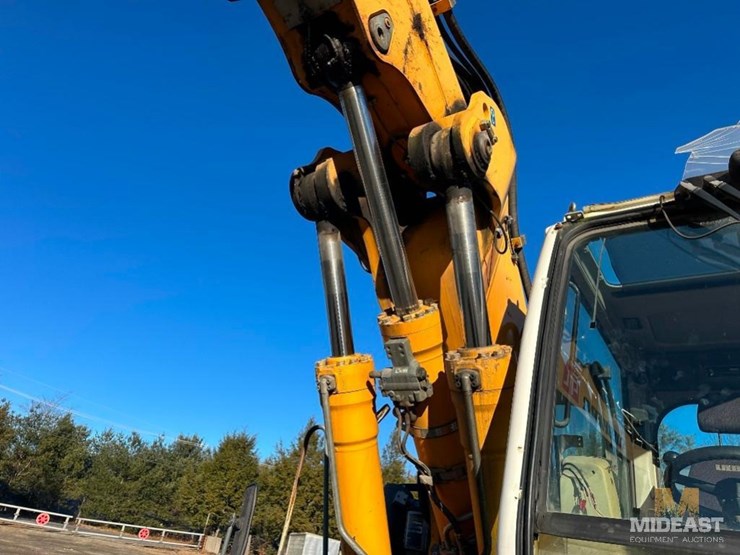 2012-liebherr-924c-wheeled-excavator-image-11