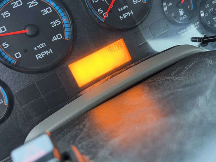 2009-international-7600-image-52