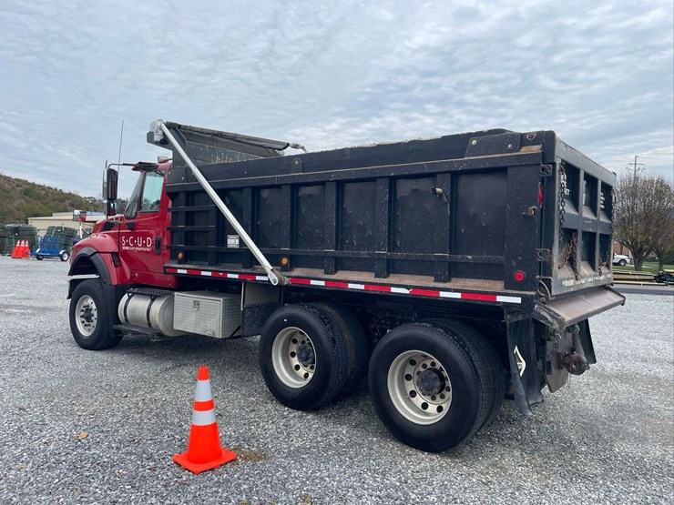 2009-international-7600-image-3