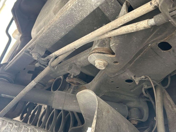 2013-ram-1500-crew-cab-pickup-truck-image-18