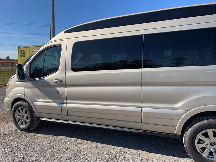 2019-ford-transit-image-29