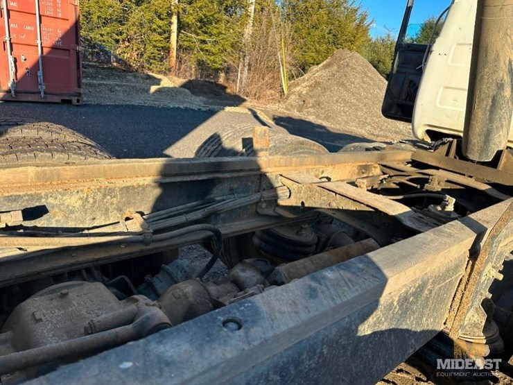1999-mack-rd688-triaxle-dump-truck-image-21
