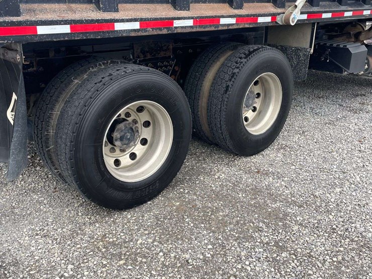 2009-international-7600-image-17