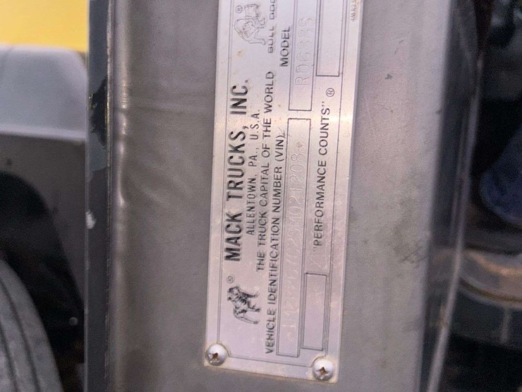 1995-mack-rd688s-image-36