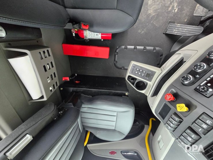 2025-peterbilt-567-image-20