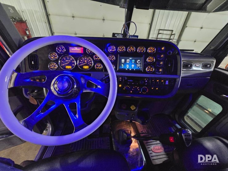 2020-peterbilt-389-image-16
