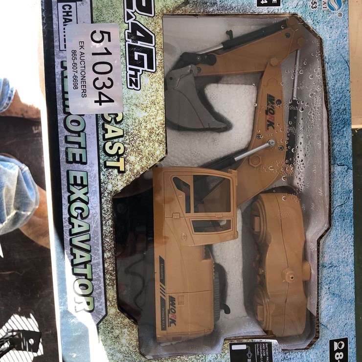 REMOTE CONTROL TOY EXCAVATOR
