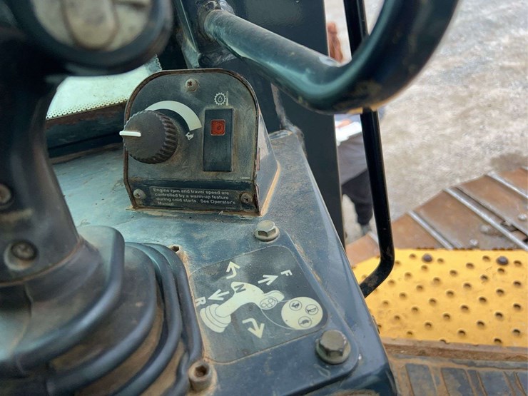 2007-deere-750j-image-37