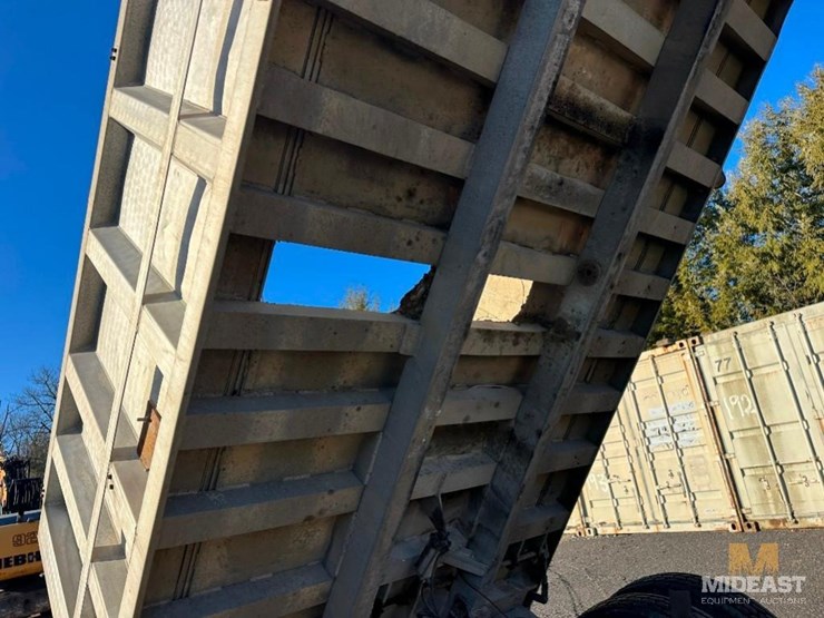 1999-mack-rd688-triaxle-dump-truck-image-16