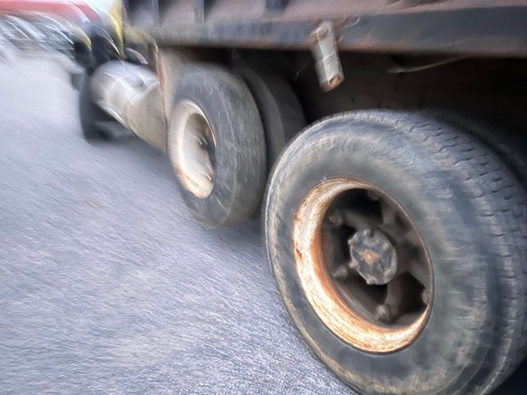 1995-mack-rd688s-image-23