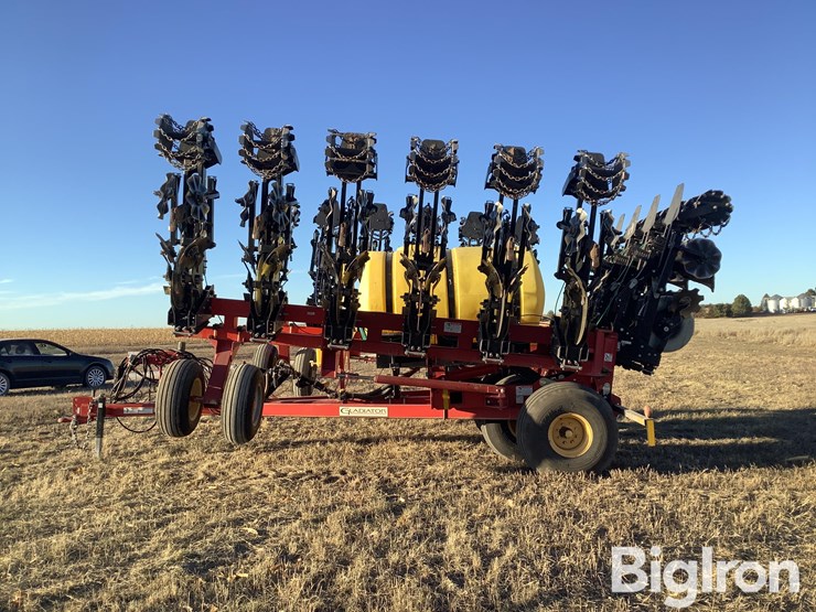 2012-krause-gladiator-16r30-strip-till-machine-image-8