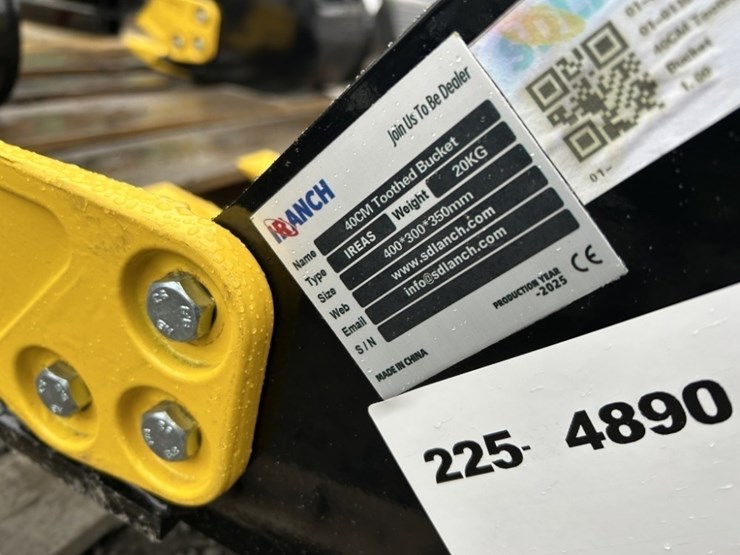 2025-ir-15"-dig-bucket-image-3