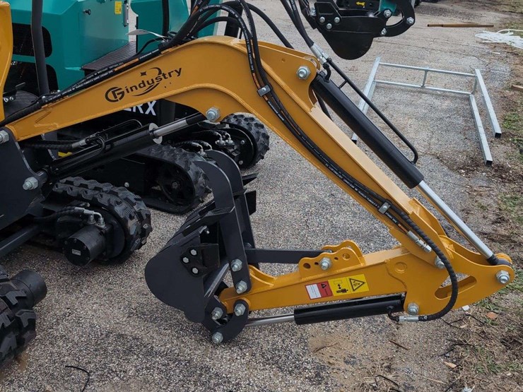 cfg-industrial-mini-excavator---mx12r---yellow-image-3