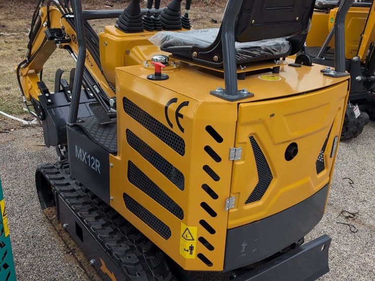 cfg-industrial-mini-excavator---mx12r---yellow-image-8